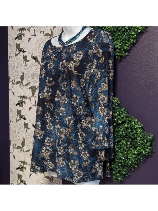 new directions Tops - Glitz & Gold Blue Floral Top